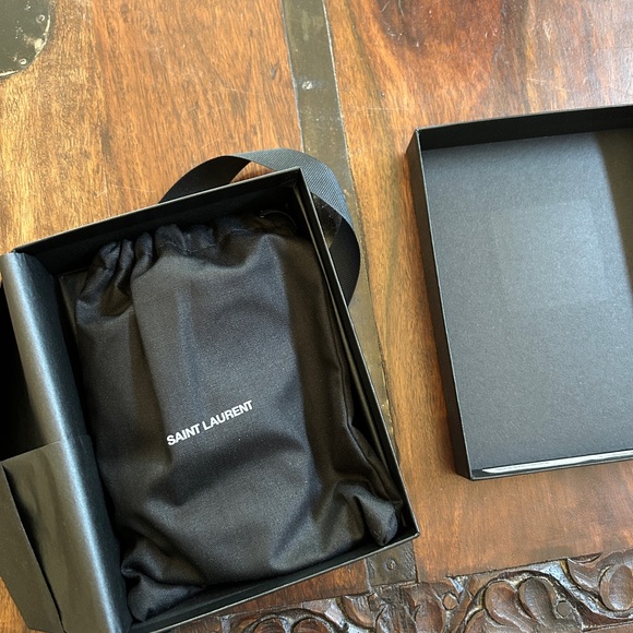 SAINT LAURENT SMALL ENVELOPE WALLET IN GRAIN DE POUDRE LEATHER - Picture 10 of 10